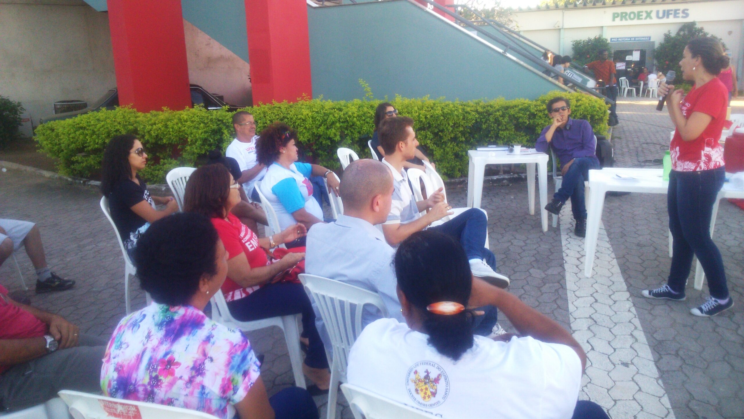 Greve: sarau e Oficina de Libras marcam 14º dia do movimento paredista em Goiabeiras