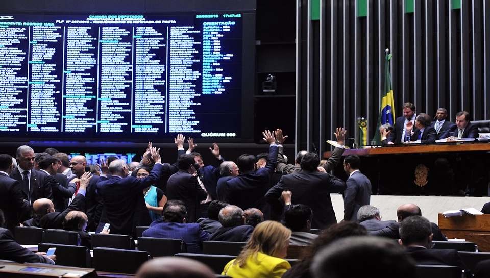 Câmara dos Deputados aprova PLP 257/16