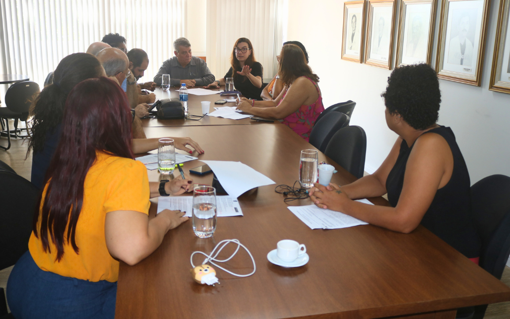 Reunião acontece na Reitoria com integrantes da direção do Sintufes, da Ufes e da Comissão de Interlocução 